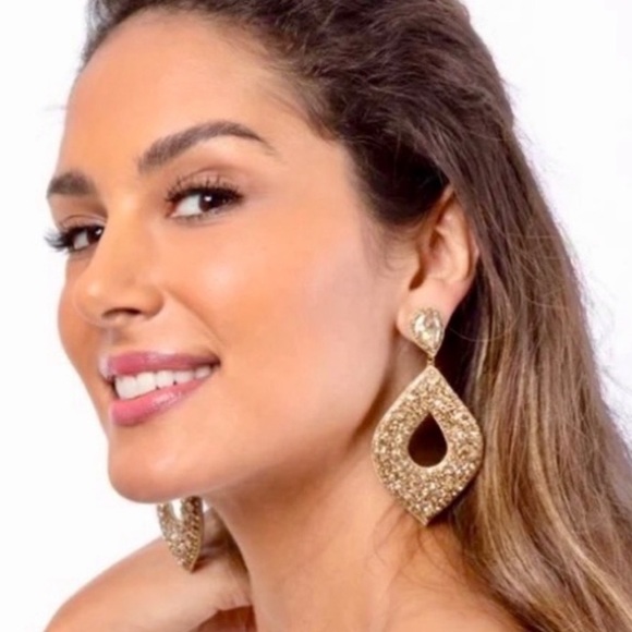 🌺🎉HP🎉🌺 NWT Deepa Gurnani Luxe Beaded Crystal Chandeliers - Picture 16 of 17